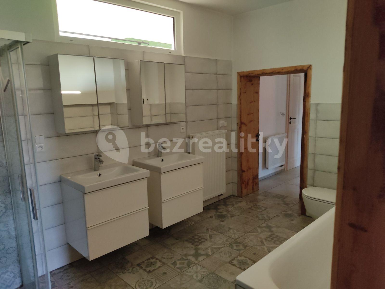 1 bedroom with open-plan kitchen flat to rent, 80 m², Komenského, Častolovice, Královéhradecký Region