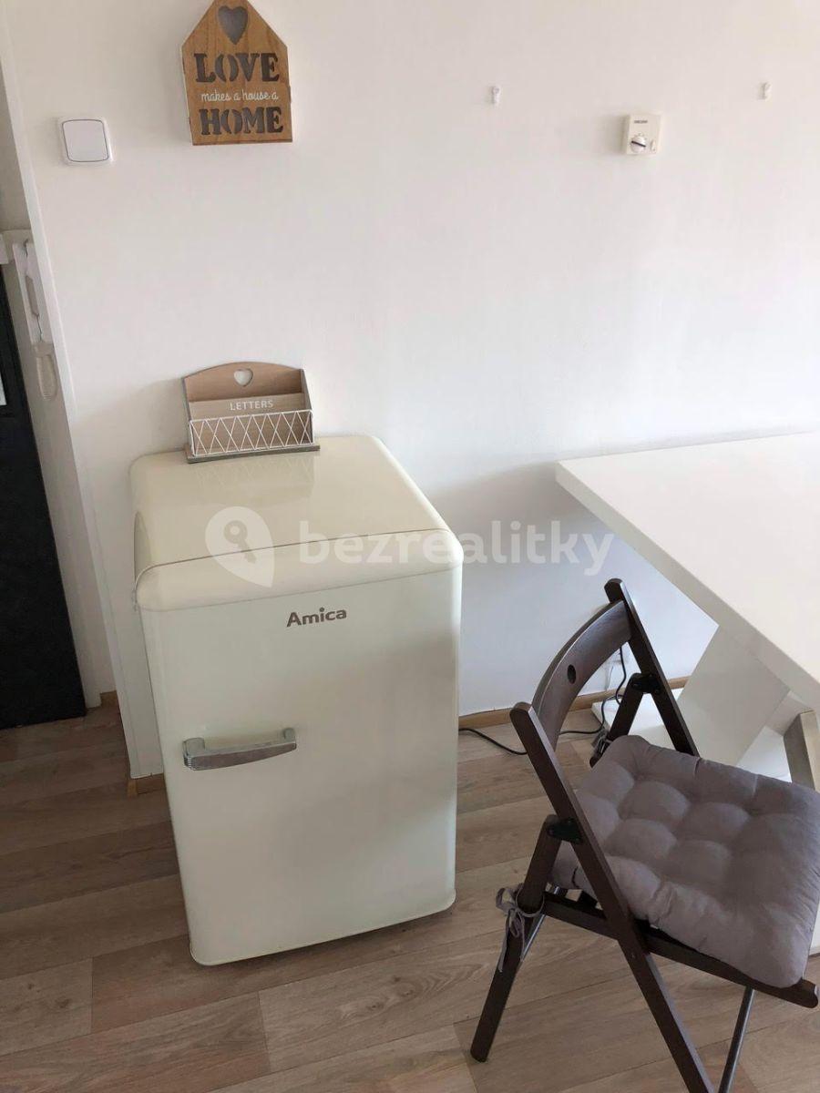 Studio flat to rent, 24 m², Elektrárenská, Prague, Prague