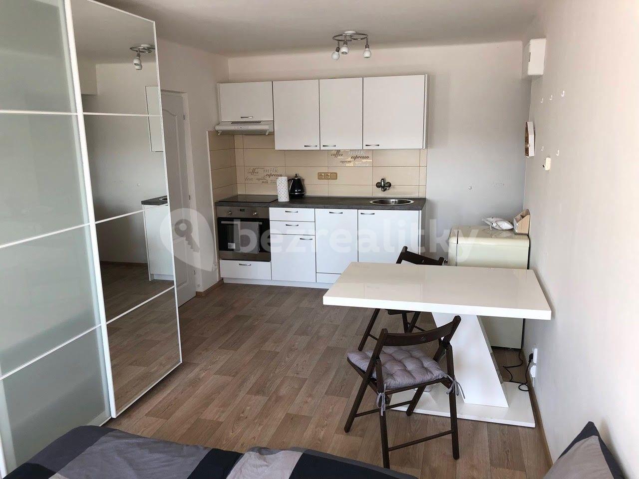 Studio flat to rent, 24 m², Elektrárenská, Prague, Prague