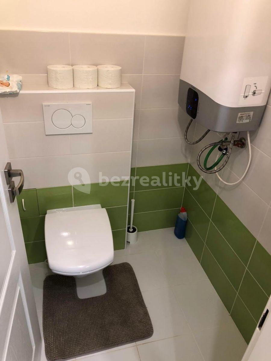 Studio flat to rent, 24 m², Elektrárenská, Prague, Prague