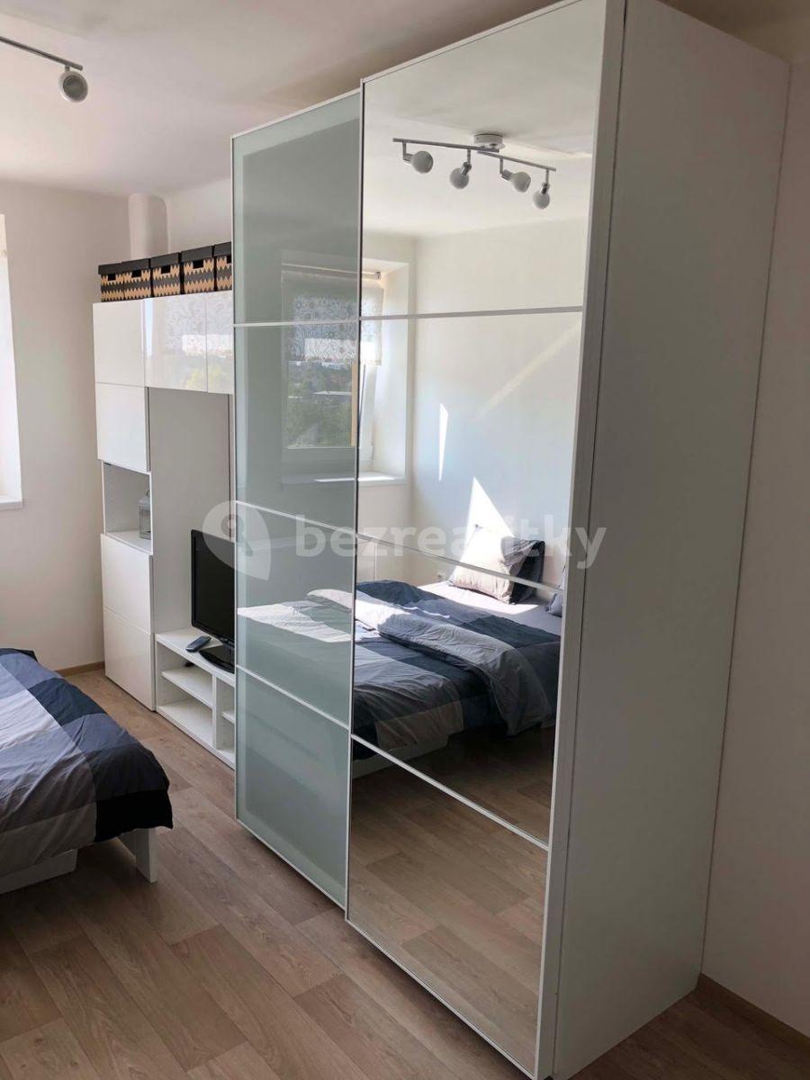 Studio flat to rent, 24 m², Elektrárenská, Prague, Prague