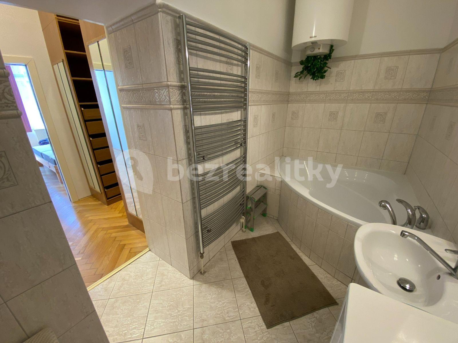 3 bedroom flat to rent, 120 m², Dukelských hrdinů, Prague, Prague