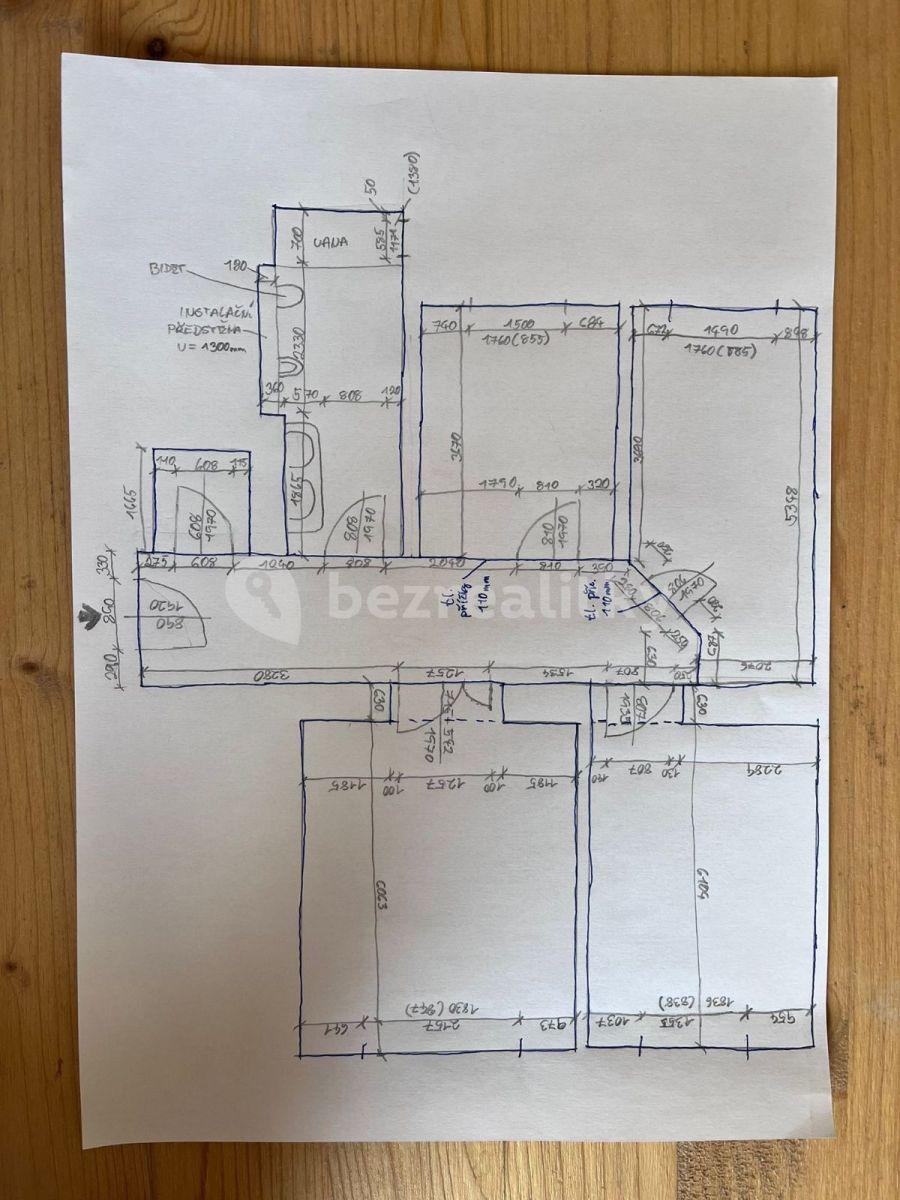 3 bedroom flat to rent, 92 m², Šafaříkova, Prague, Prague