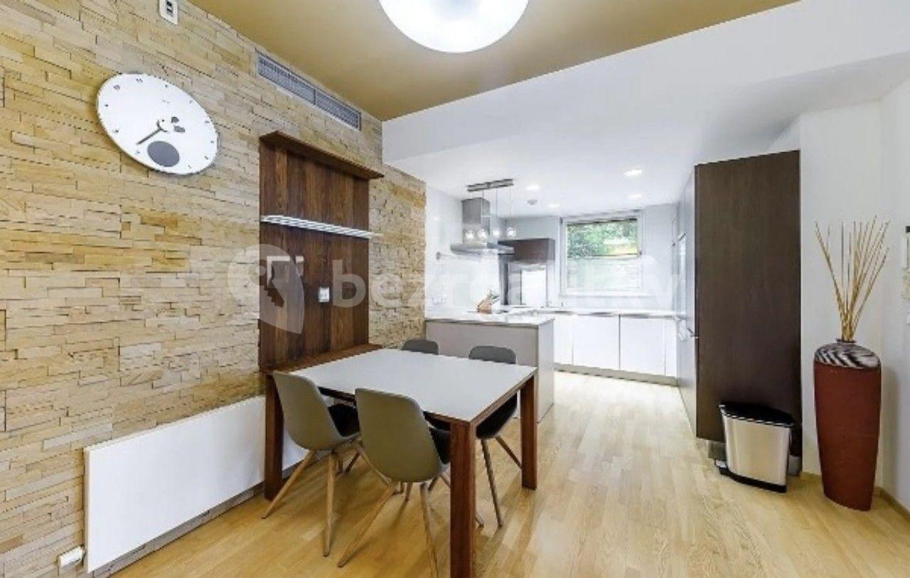 1 bedroom with open-plan kitchen flat to rent, 75 m², Hořejší nábřeží, Prague, Prague