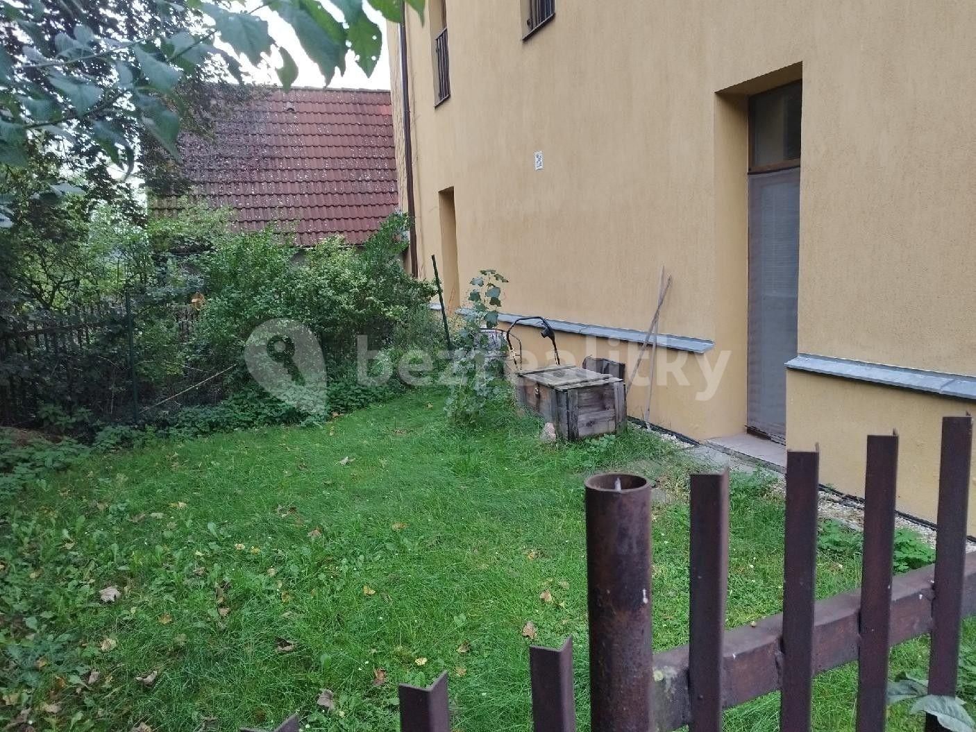 1 bedroom with open-plan kitchen flat to rent, 56 m², Komenského, Šestajovice, Středočeský Region