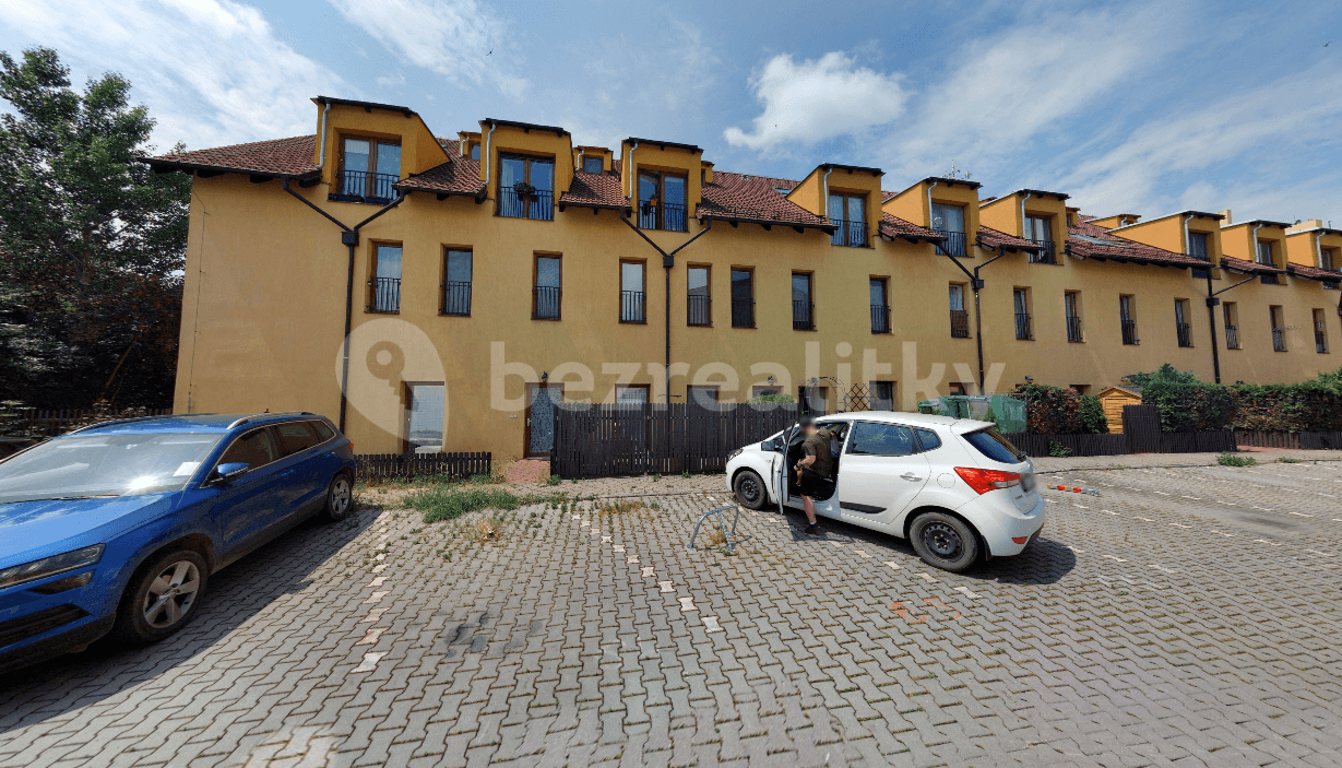 1 bedroom with open-plan kitchen flat to rent, 56 m², Komenského, Šestajovice, Středočeský Region