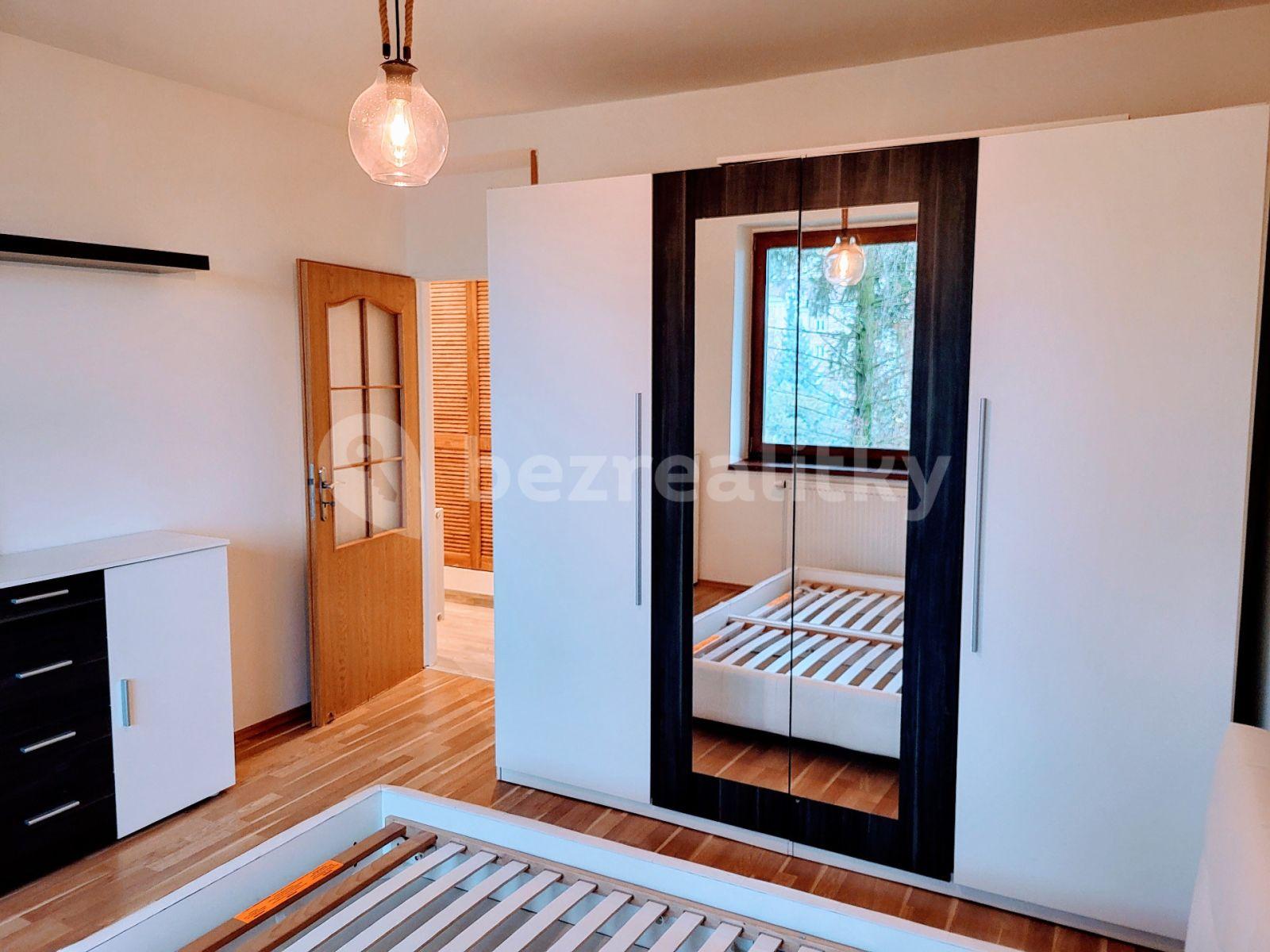 2 bedroom with open-plan kitchen flat to rent, 62 m², U Mrázovky, Prague, Prague