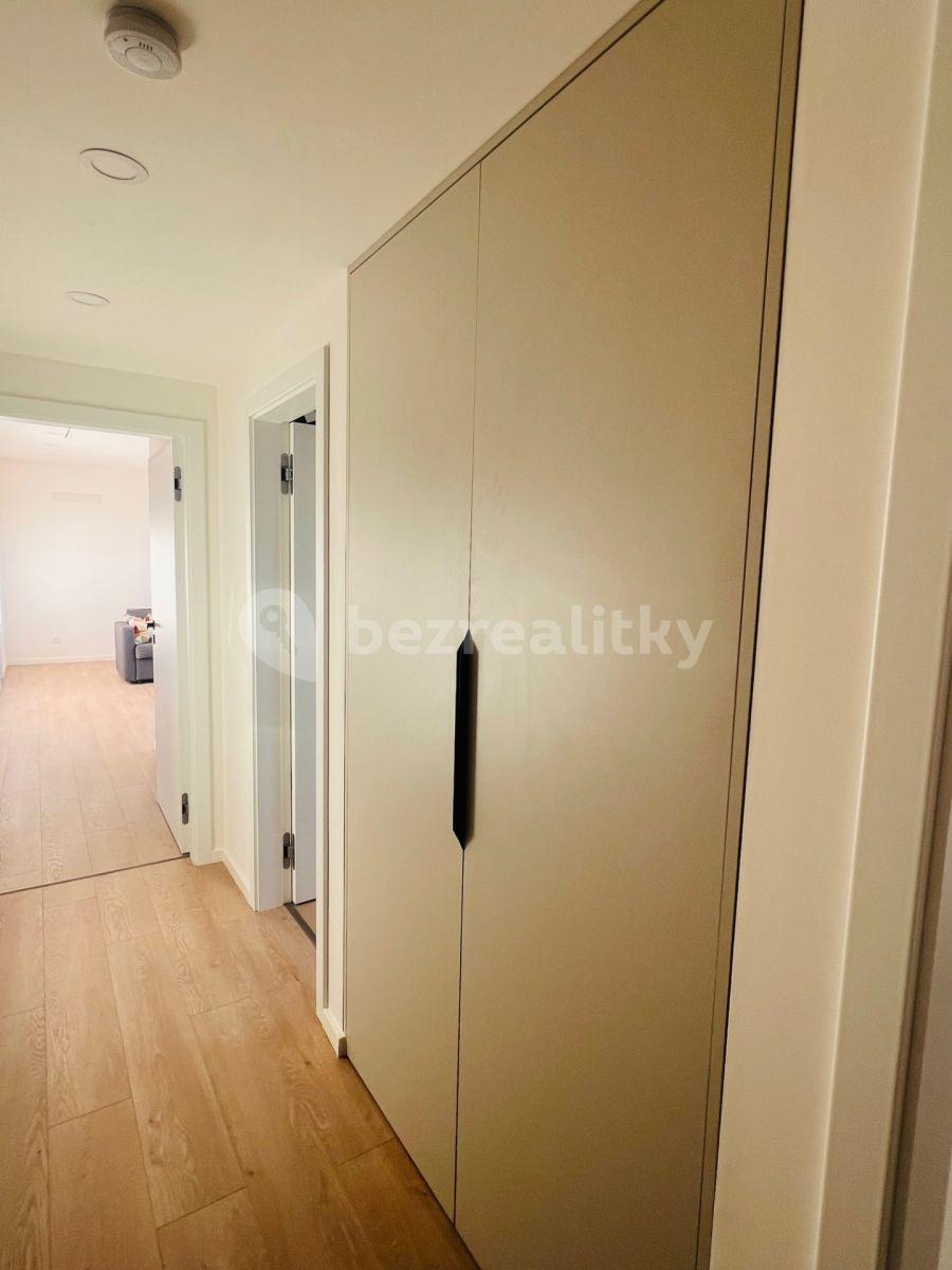 3 bedroom with open-plan kitchen flat to rent, 114 m², Budějovická, Prague, Prague