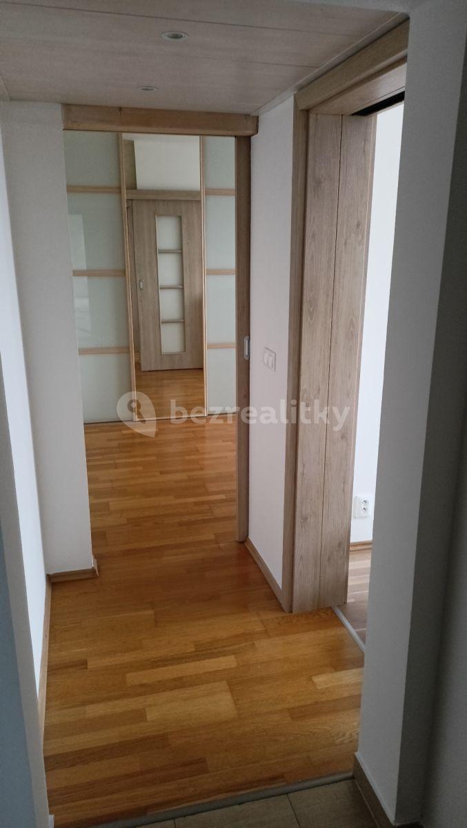 2 bedroom with open-plan kitchen flat to rent, 76 m², Za Mototechnou, Prague, Prague