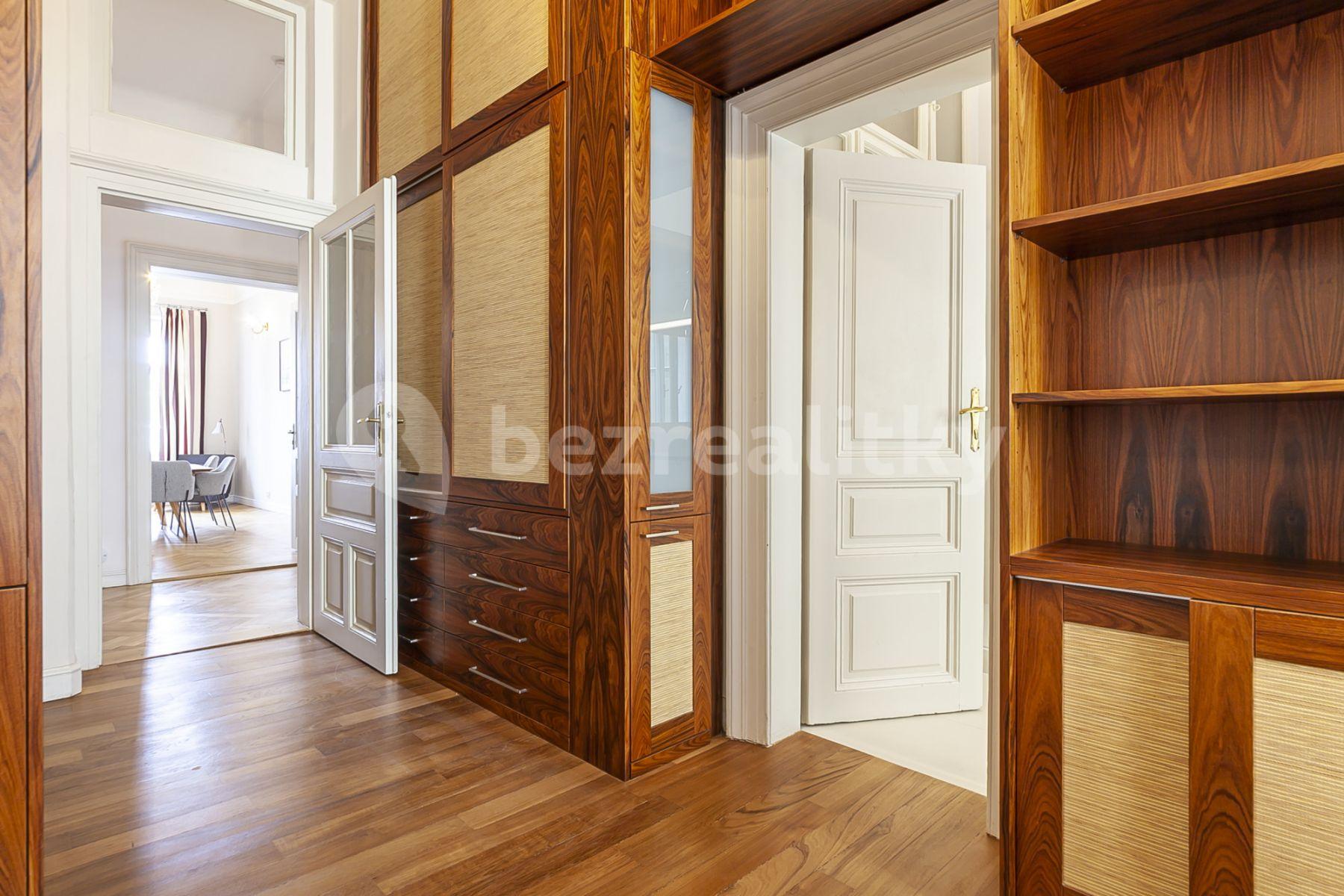 3 bedroom flat to rent, 105 m², Masarykovo nábřeží, Prague, Prague