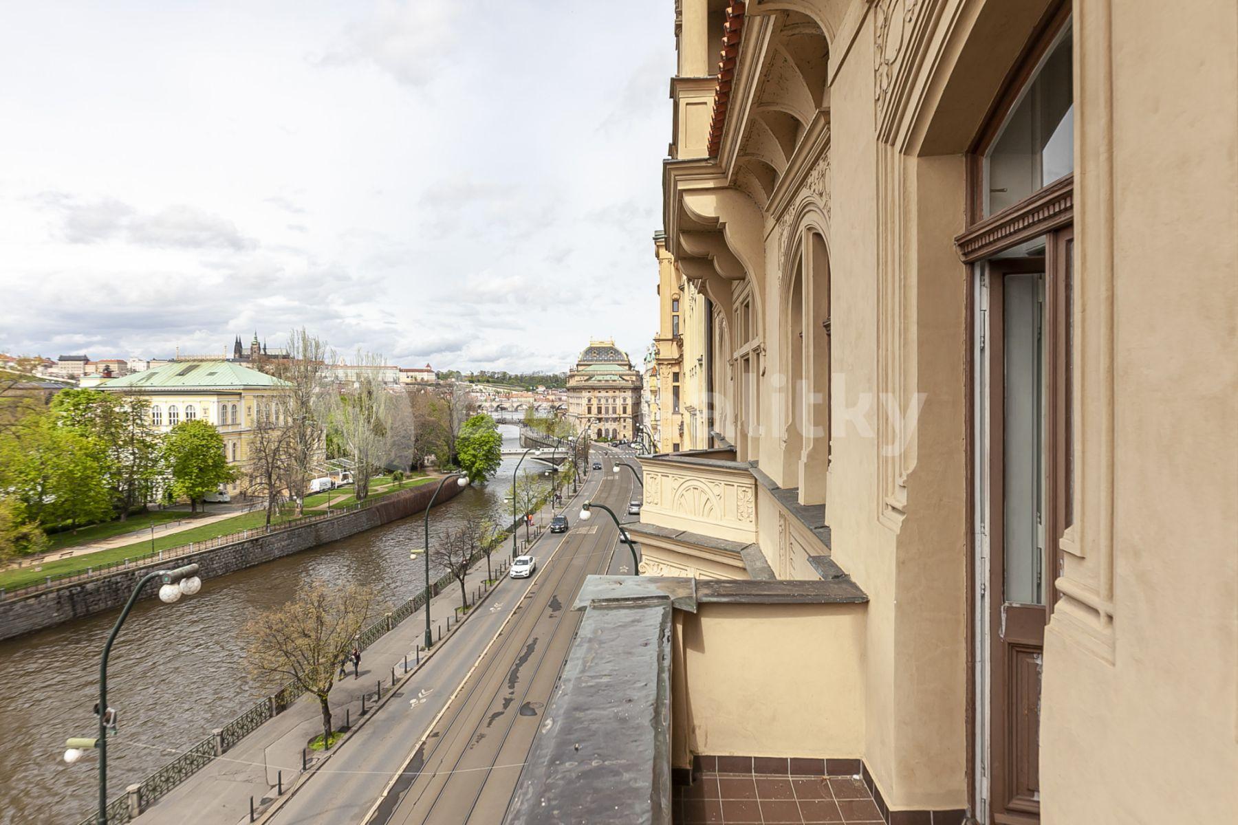 3 bedroom flat to rent, 105 m², Masarykovo nábřeží, Prague, Prague