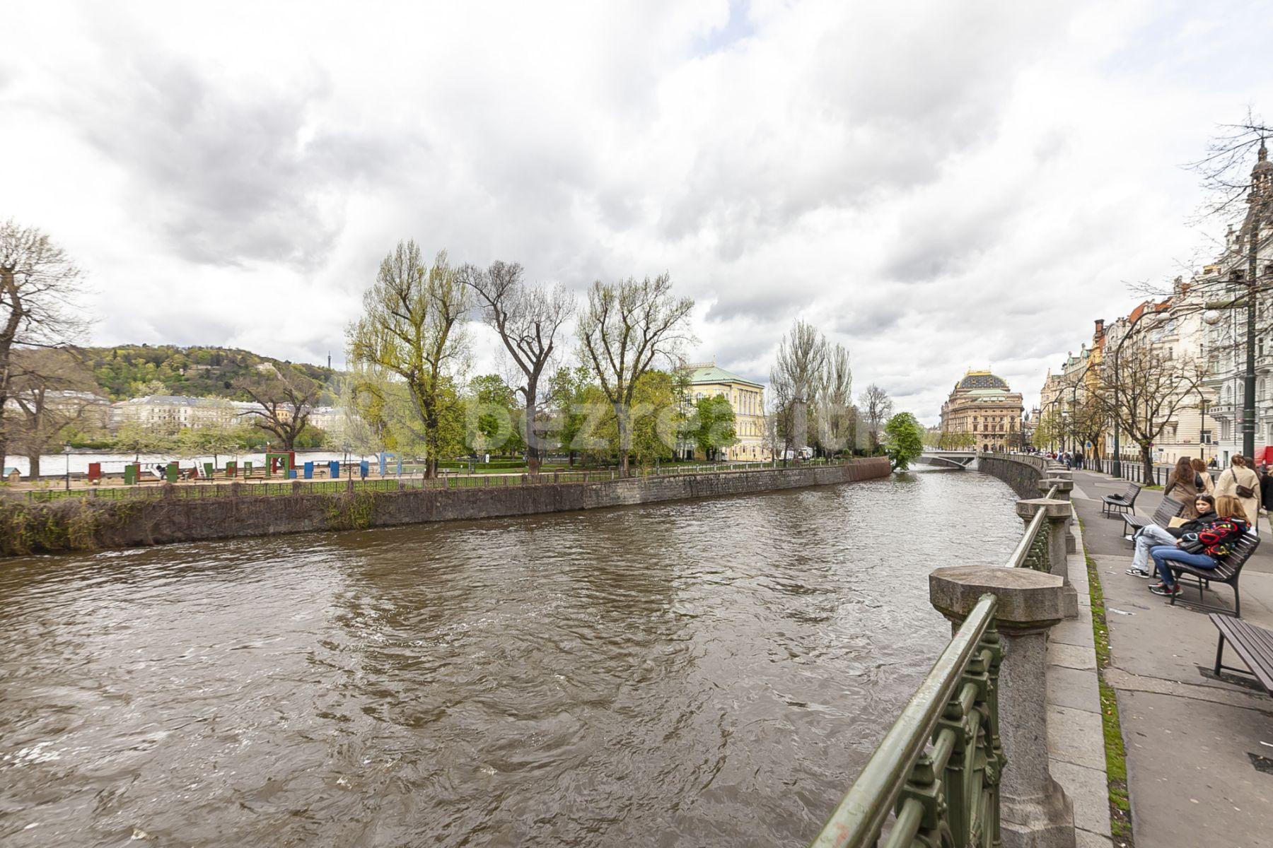 3 bedroom flat to rent, 105 m², Masarykovo nábřeží, Prague, Prague