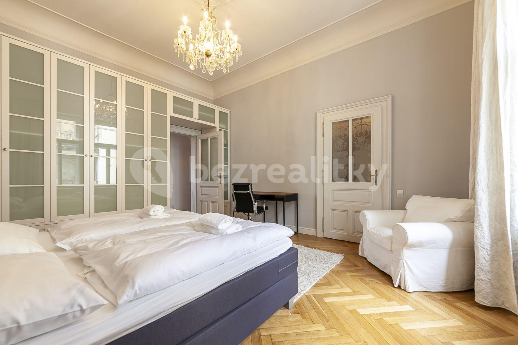 3 bedroom flat to rent, 105 m², Masarykovo nábřeží, Prague, Prague