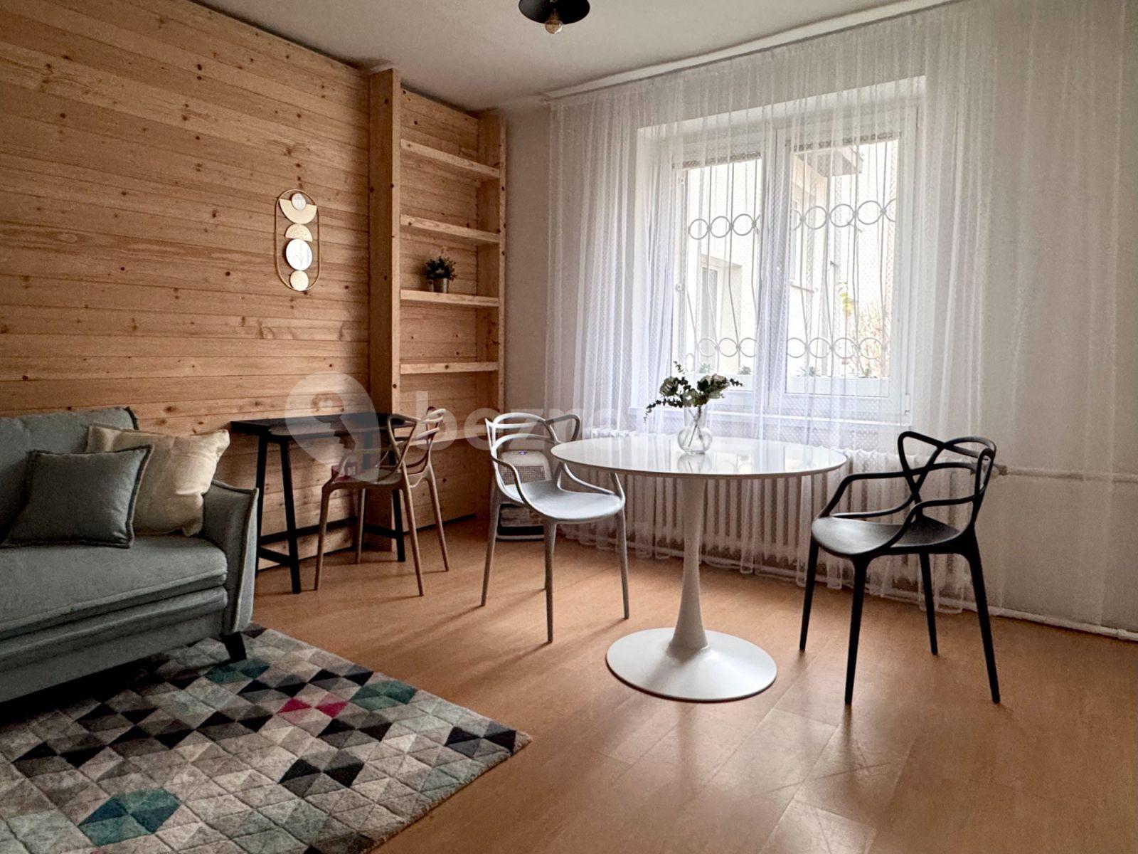 1 bedroom with open-plan kitchen flat to rent, 35 m², Na Okraji, Prague, Prague