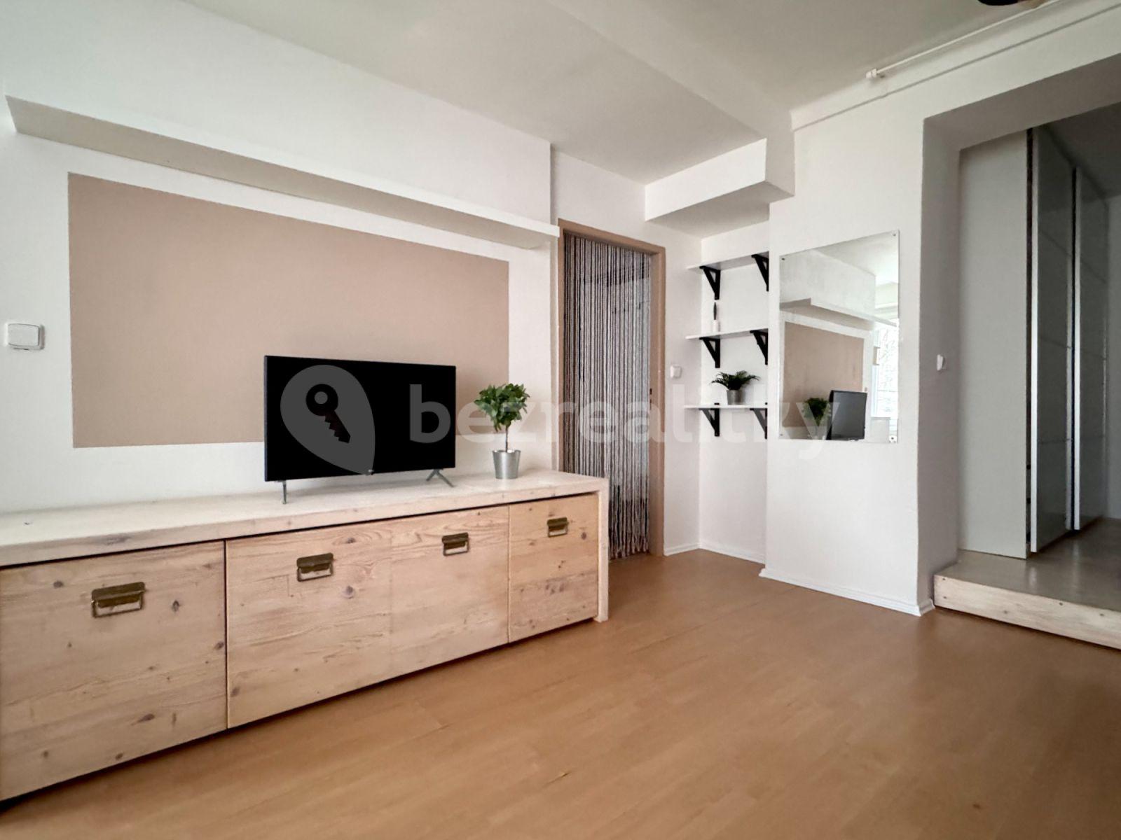 1 bedroom with open-plan kitchen flat to rent, 35 m², Na Okraji, Prague, Prague