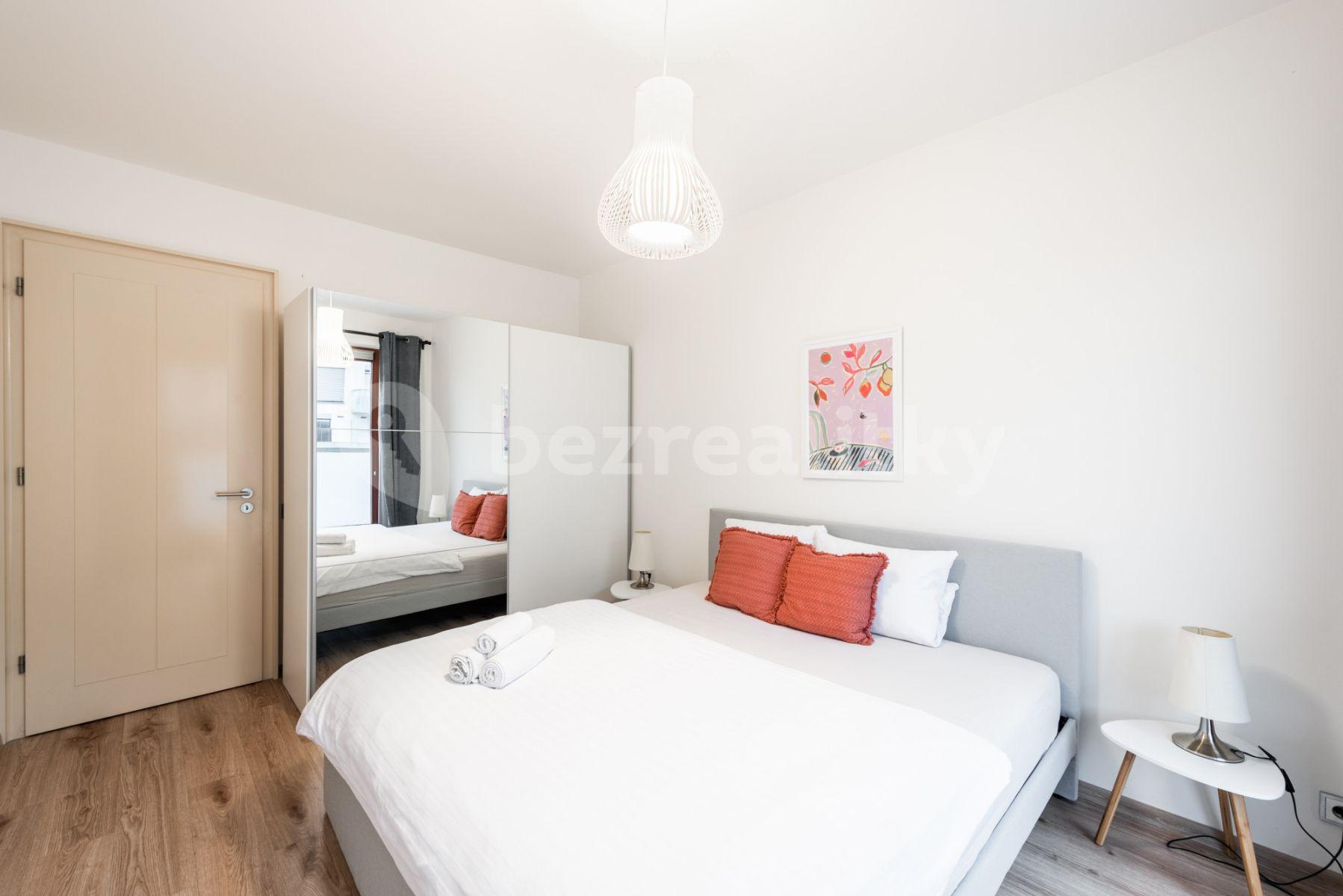 1 bedroom with open-plan kitchen flat to rent, 56 m², Rohanské nábřeží, Prague, Prague