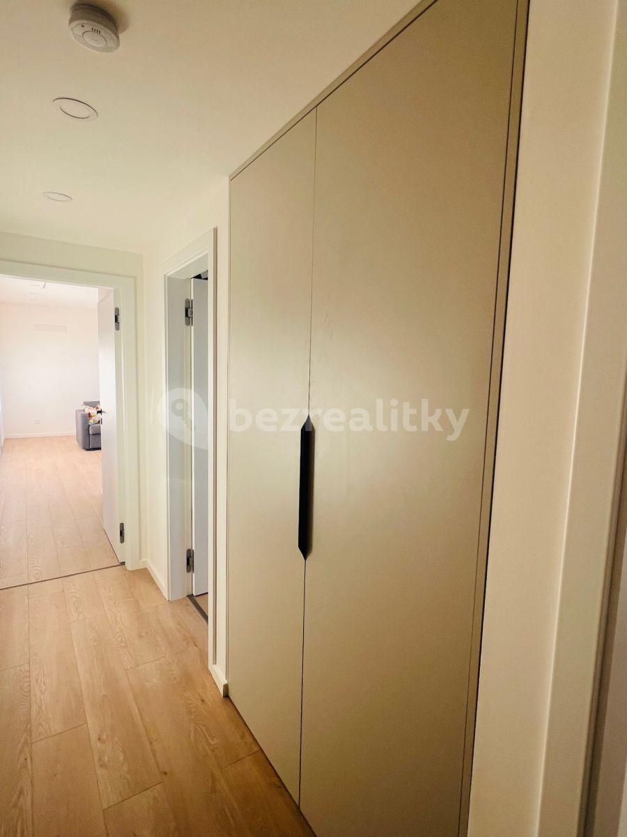 4 bedroom flat to rent, 114 m², Budějovická, Prague, Prague