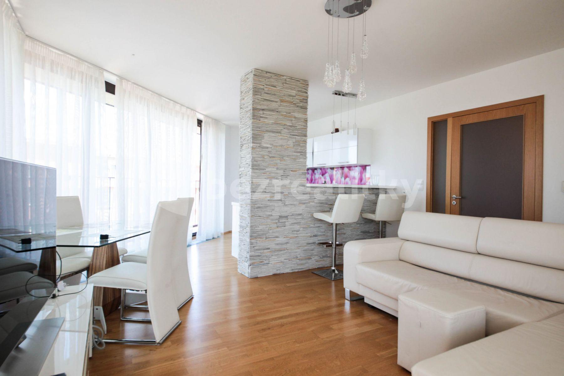 2 bedroom with open-plan kitchen flat to rent, 100 m², Ke Kapslovně, Prague, Prague