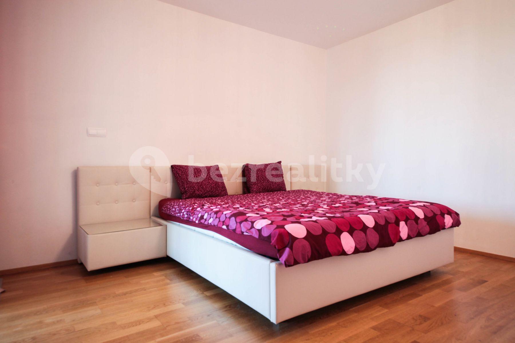 2 bedroom with open-plan kitchen flat to rent, 100 m², Ke Kapslovně, Prague, Prague