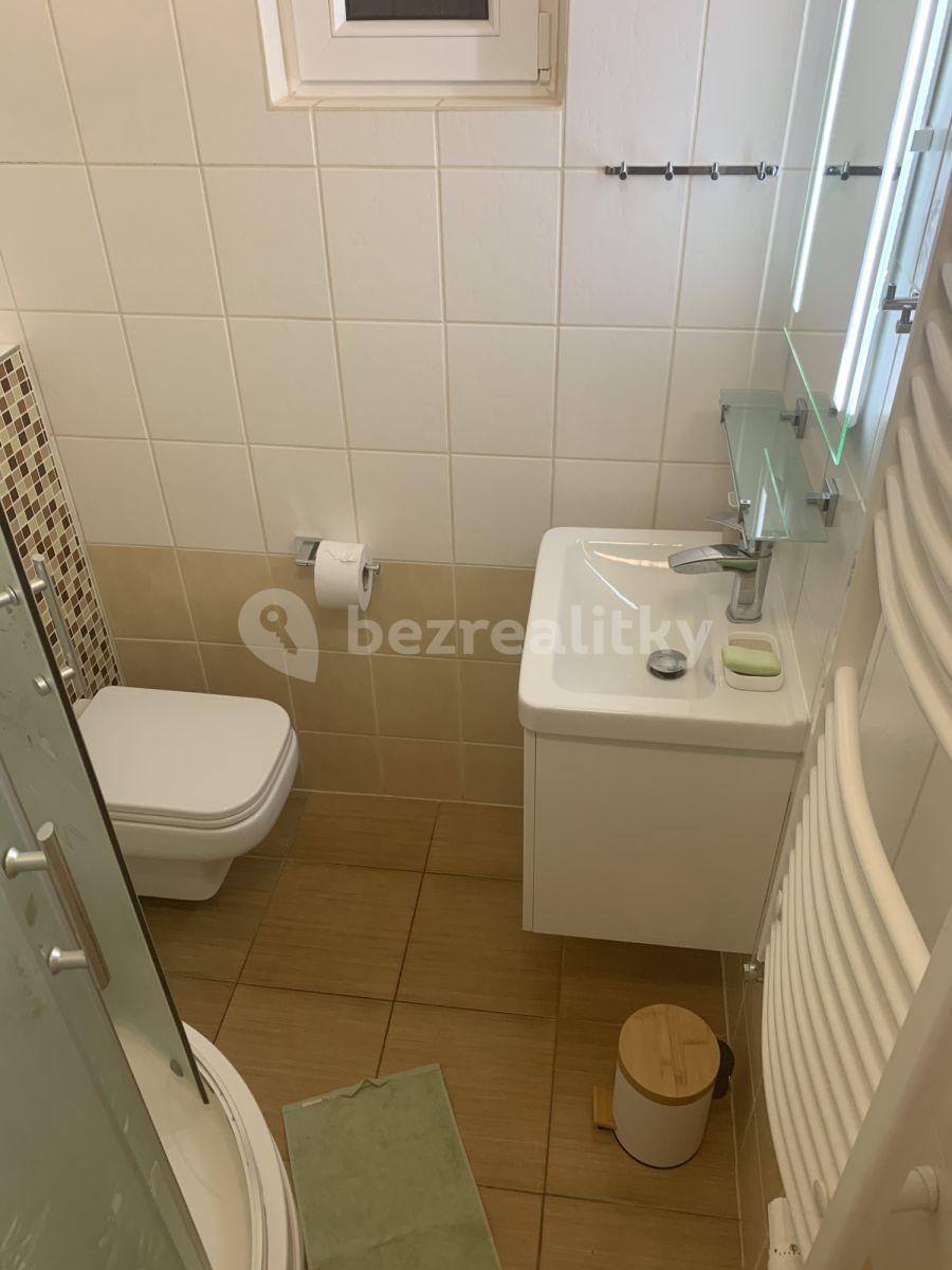 2 bedroom flat to rent, 38 m², Počátecká, Prague, Prague