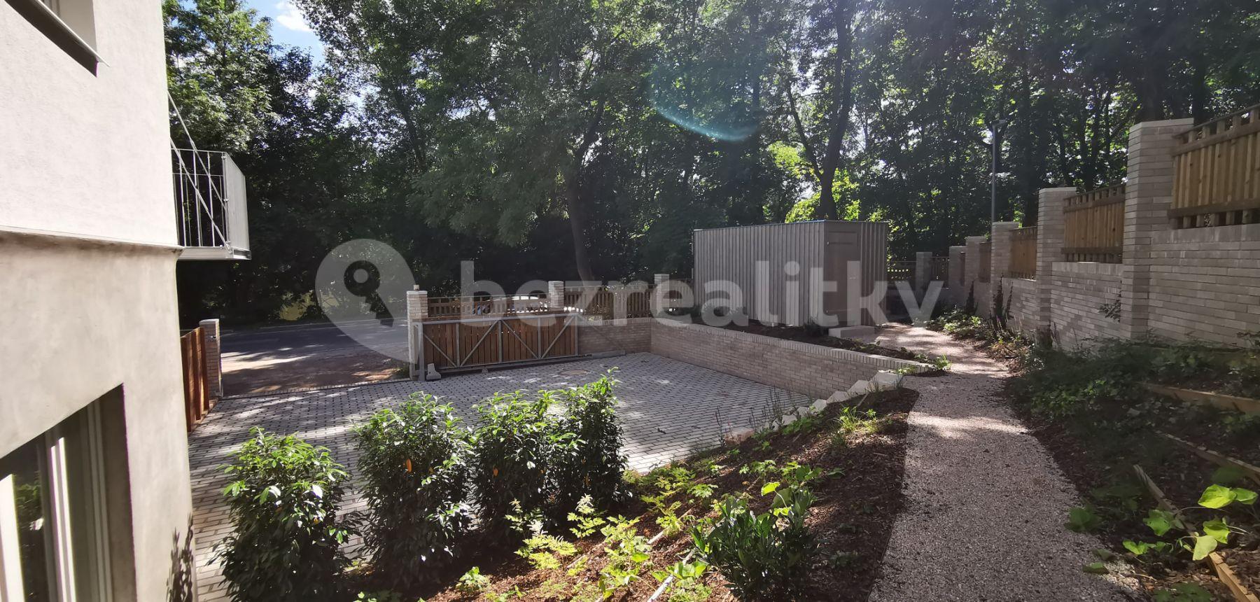 3 bedroom flat to rent, 94 m², Zahradníčkova, Prague, Prague