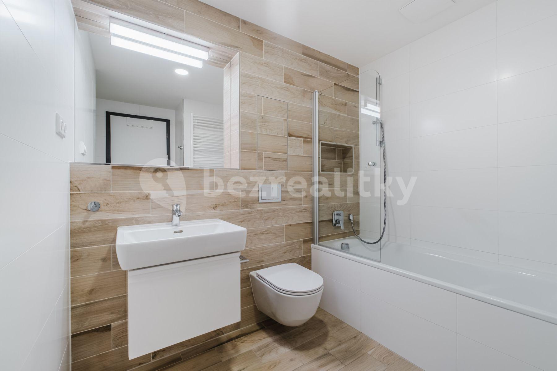 2 bedroom flat to rent, 61 m², U Pergamenky a, Prague, Prague