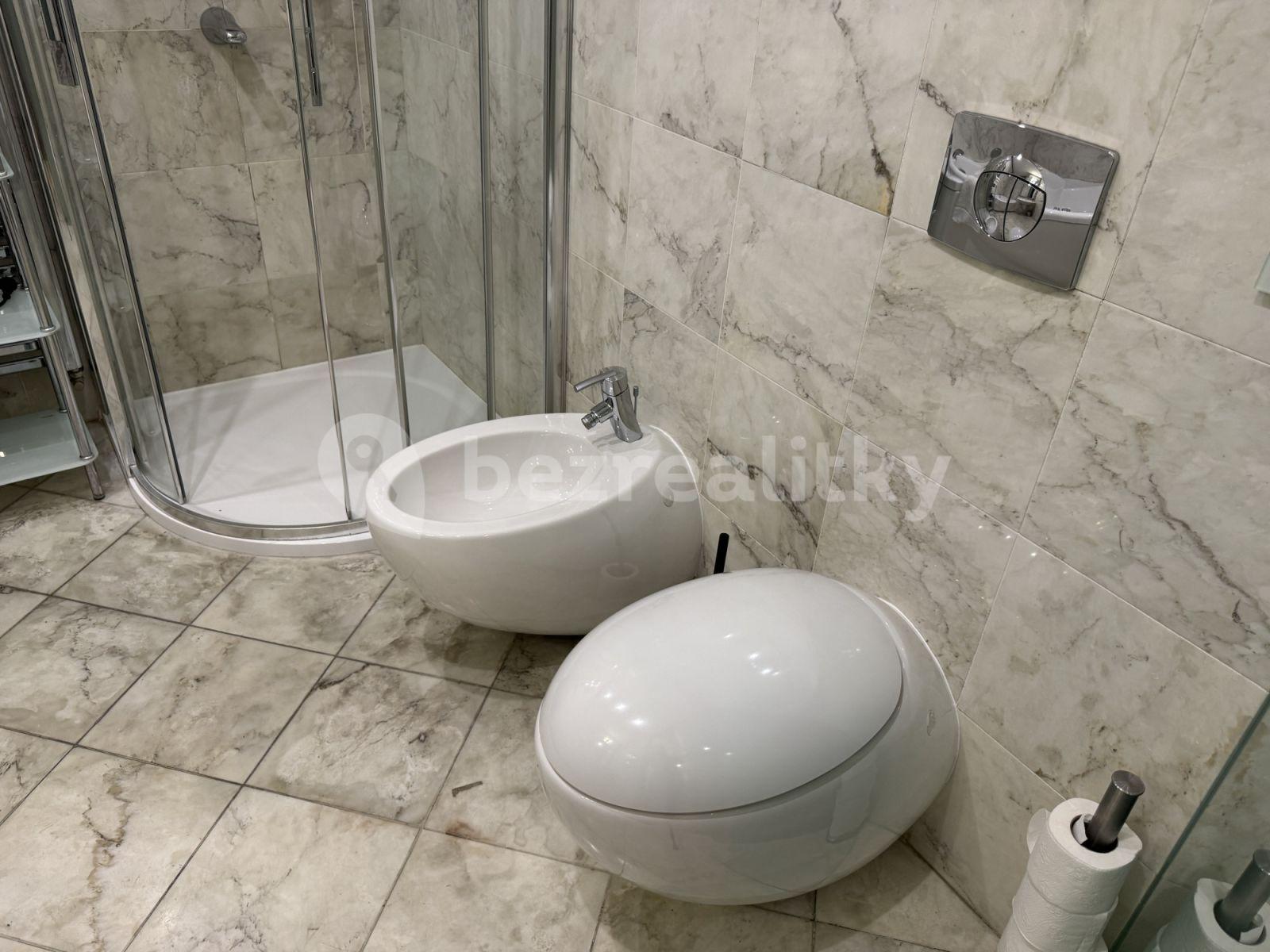 4 bedroom flat to rent, 140 m², Lázeňská, Prague, Prague