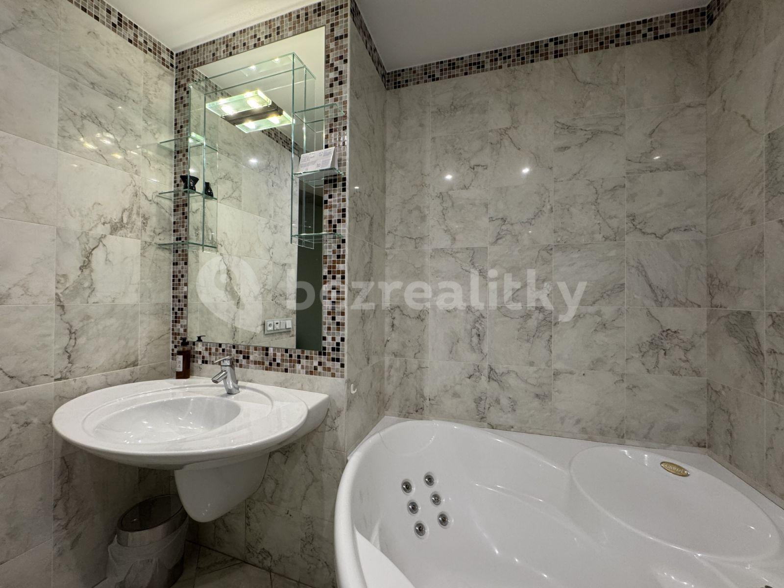 4 bedroom flat to rent, 140 m², Lázeňská, Prague, Prague