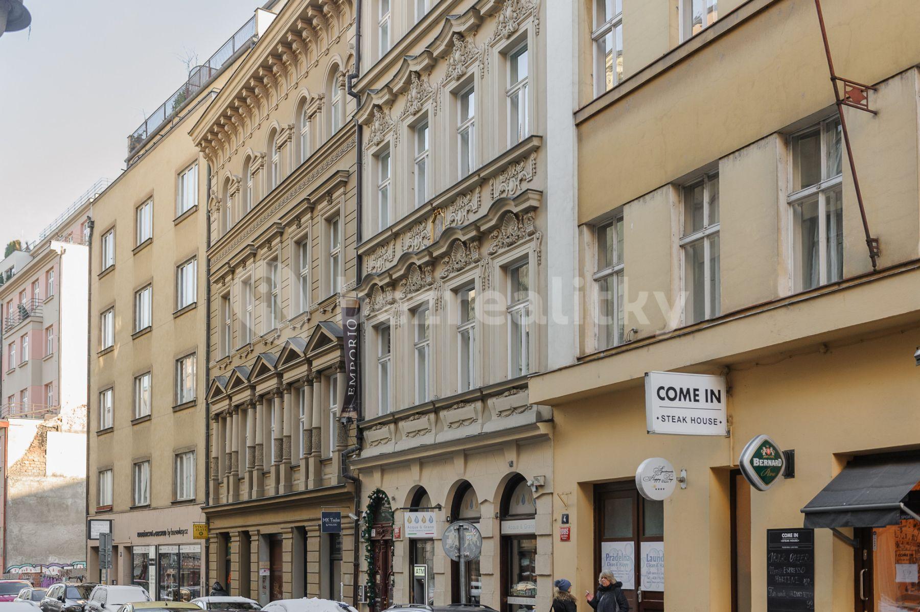 4 bedroom flat to rent, 80 m², Soukenická, Prague, Prague