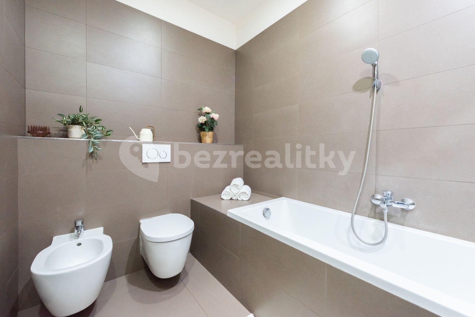 4 bedroom flat to rent, 96 m², Sokolovská, Prague, Prague