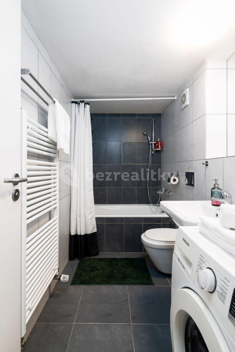 2 bedroom flat to rent, 70 m², Křižíkova, Prague, Prague