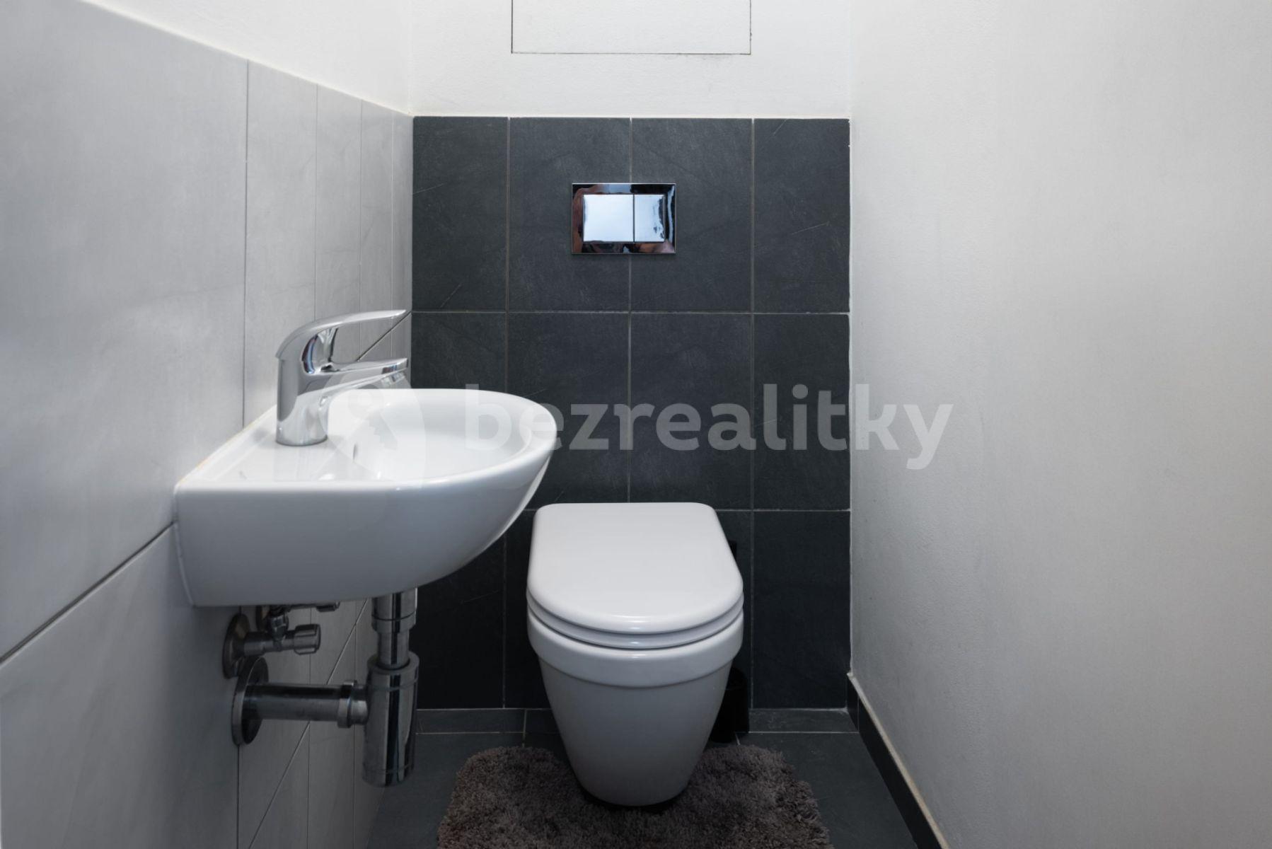 4 bedroom flat to rent, 150 m², Křižíkova, Prague, Prague