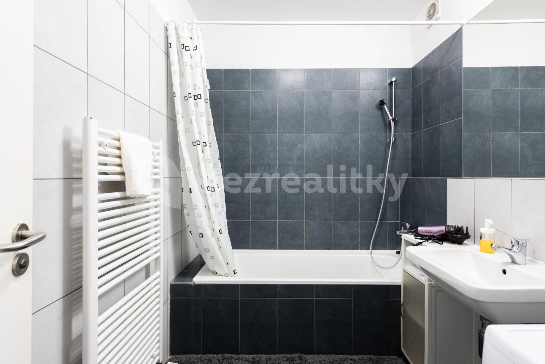 4 bedroom flat to rent, 150 m², Křižíkova, Prague, Prague