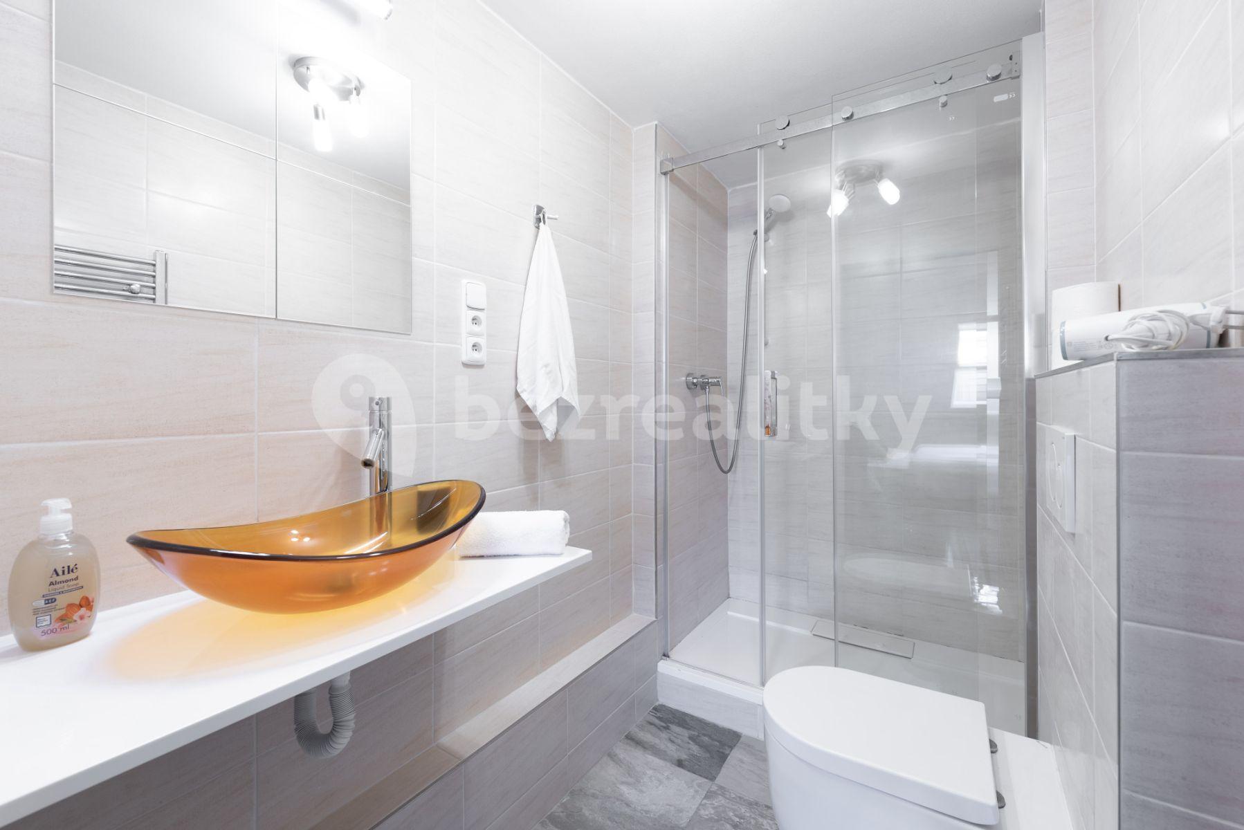 4 bedroom flat to rent, 80 m², Pštrossova, Prague, Prague