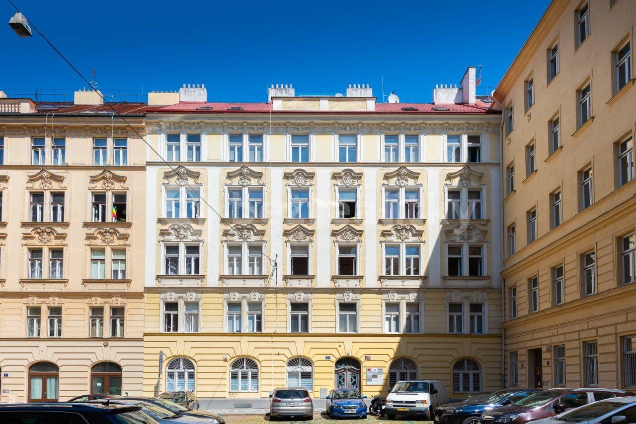 5 bedroom flat to rent, 95 m², Křižíkova, Prague, Prague