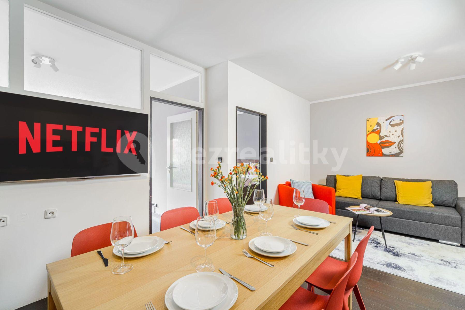 5 bedroom flat to rent, 95 m², Křižíkova, Prague, Prague