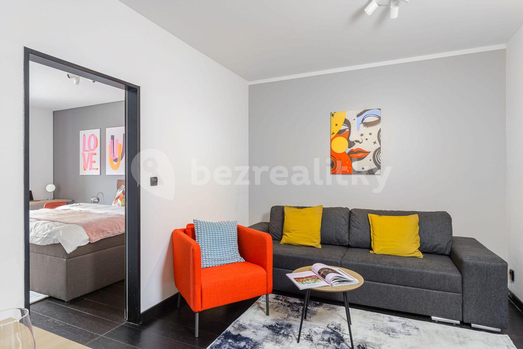 5 bedroom flat to rent, 95 m², Křižíkova, Prague, Prague