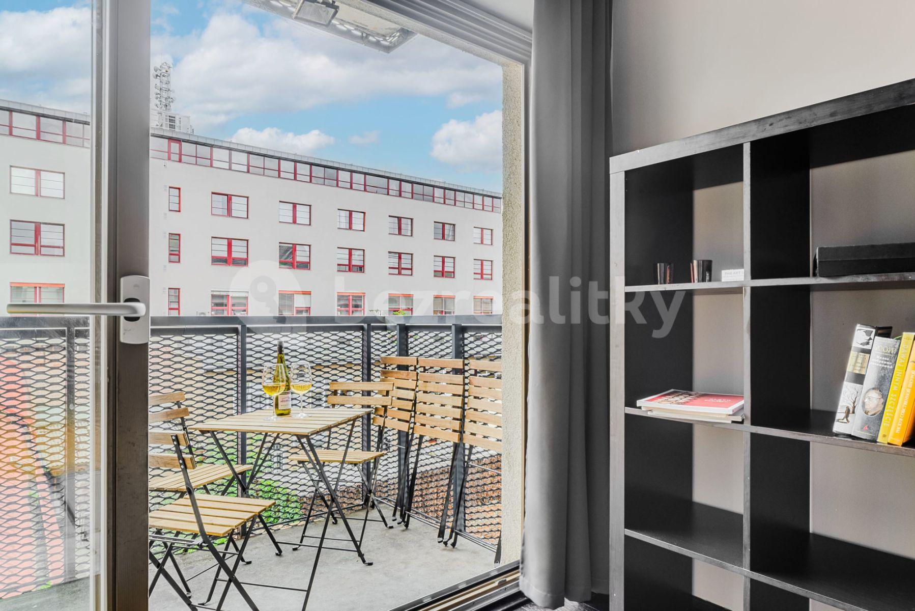 5 bedroom flat to rent, 95 m², Křižíkova, Prague, Prague