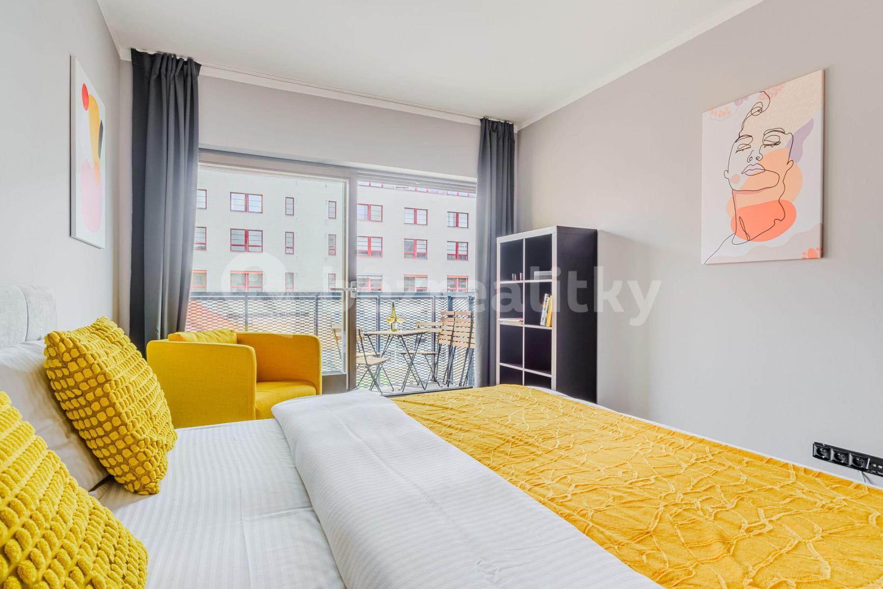 5 bedroom flat to rent, 95 m², Křižíkova, Prague, Prague