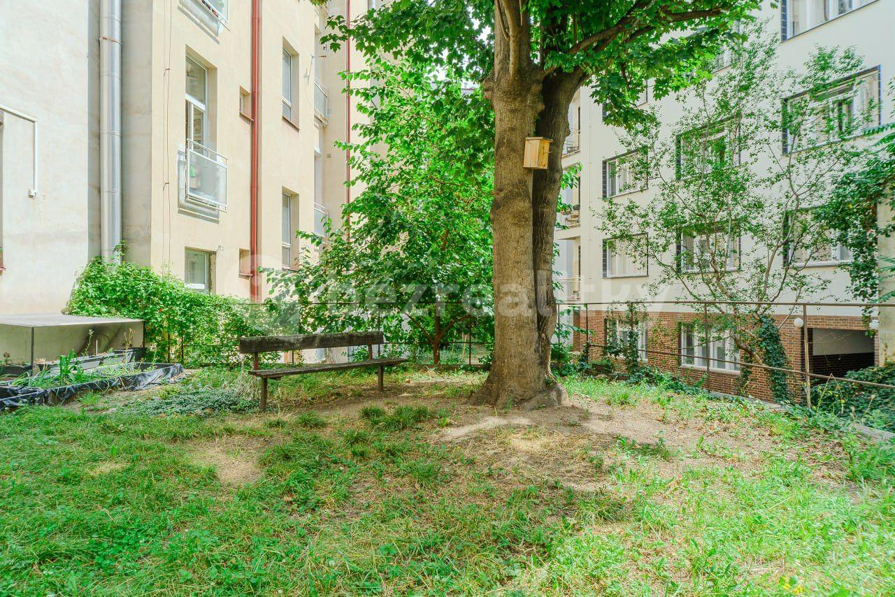 4 bedroom flat to rent, 100 m², Londýnská, Prague, Prague