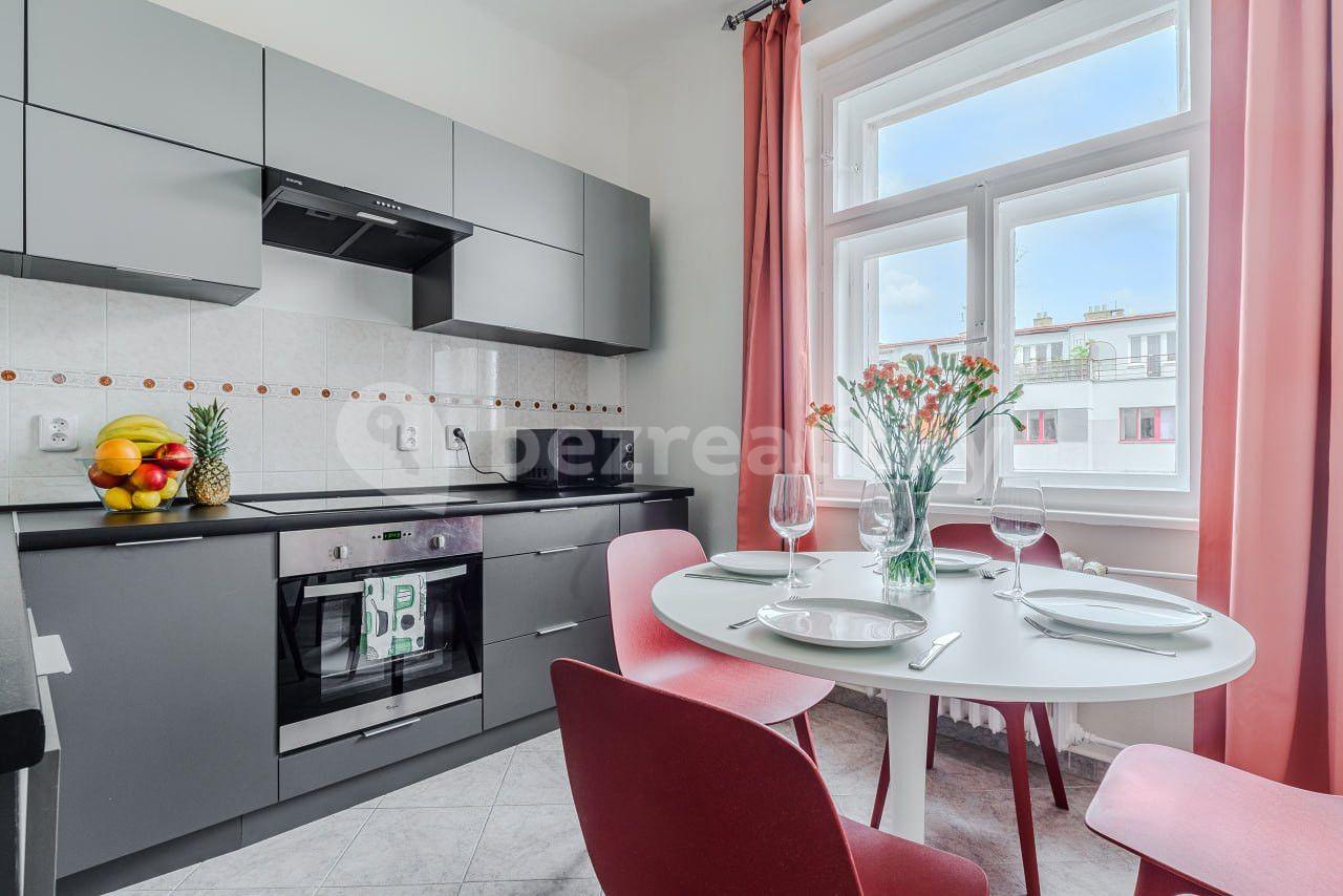 4 bedroom flat to rent, 100 m², Londýnská, Prague, Prague