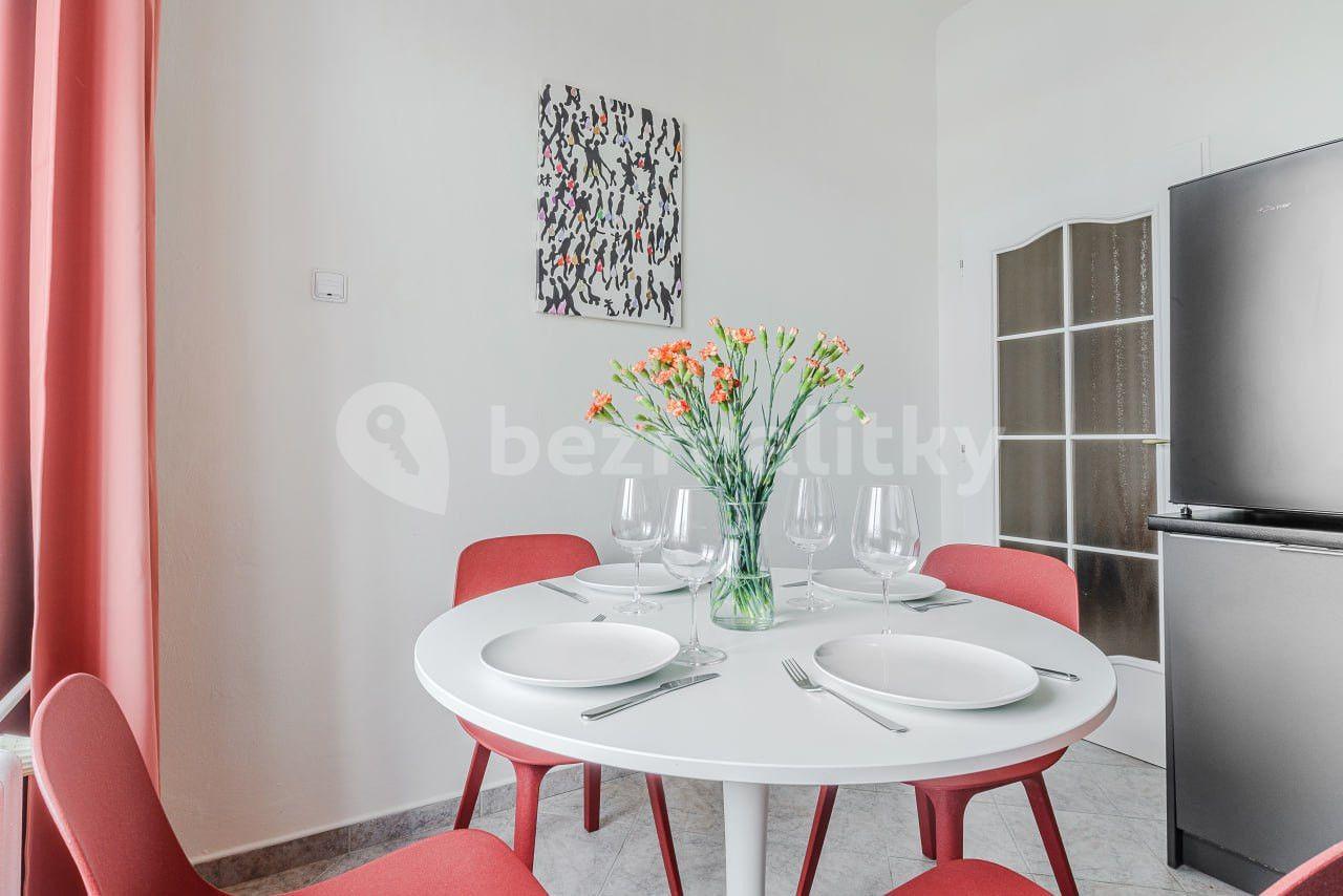 4 bedroom flat to rent, 100 m², Londýnská, Prague, Prague