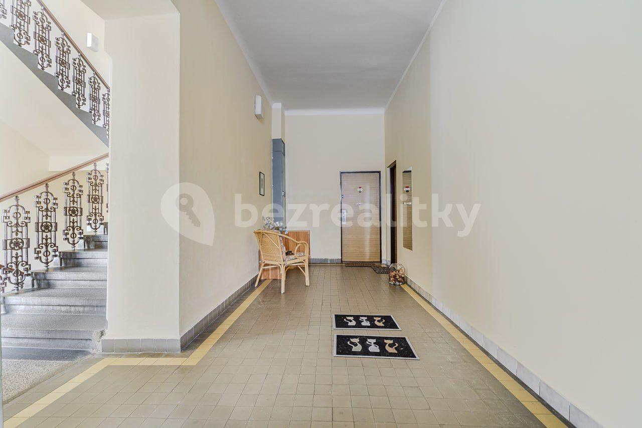 4 bedroom flat to rent, 100 m², Londýnská, Prague, Prague