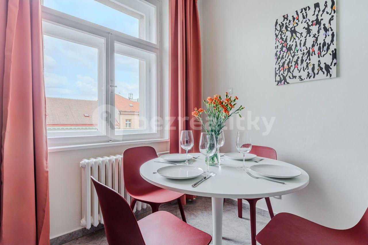 4 bedroom flat to rent, 100 m², Londýnská, Prague, Prague