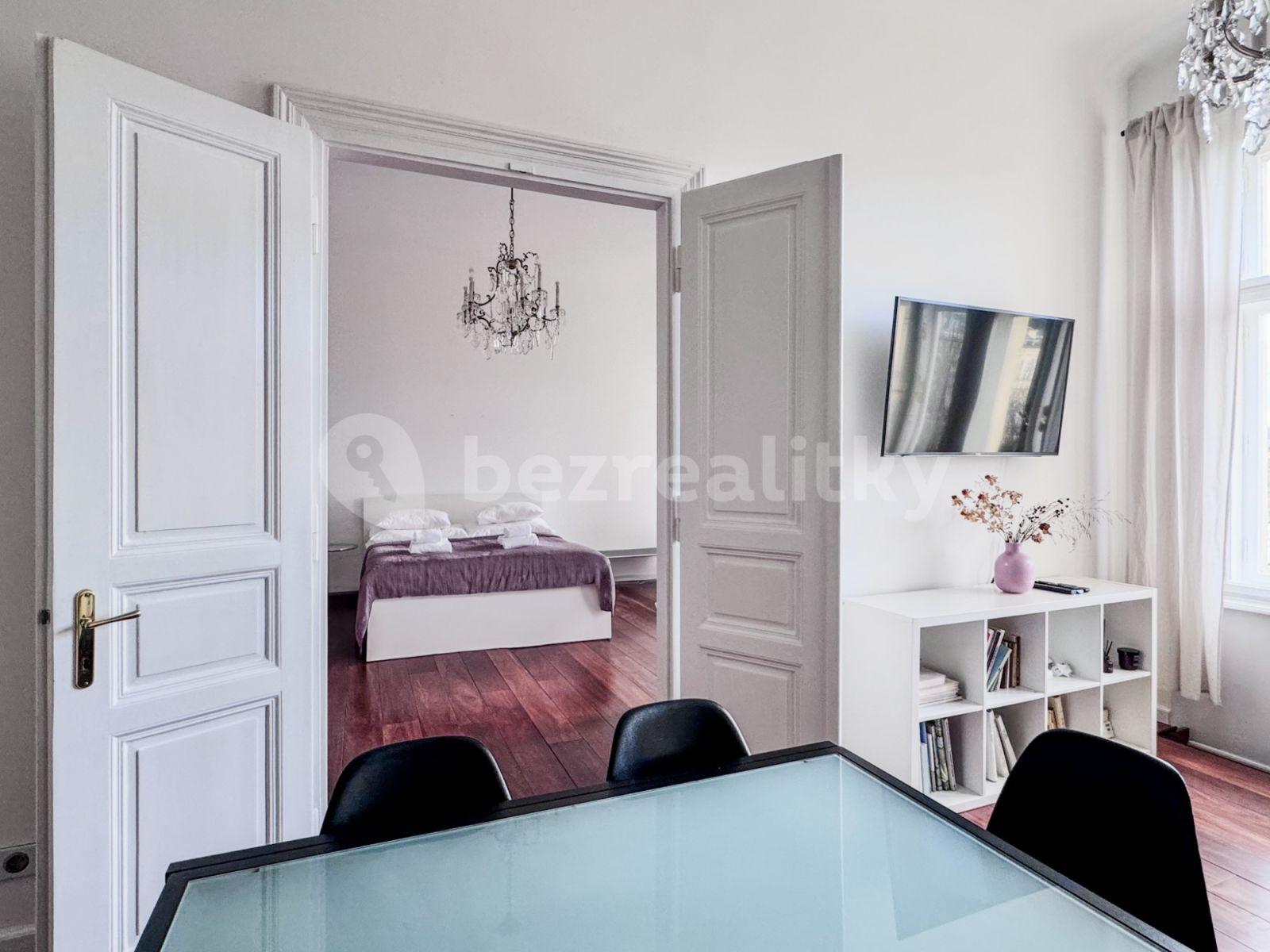 3 bedroom flat to rent, 80 m², Masarykovo nábřeží, Prague, Prague