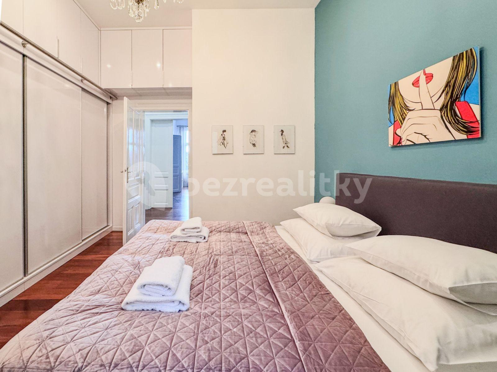 3 bedroom flat to rent, 80 m², Masarykovo nábřeží, Prague, Prague