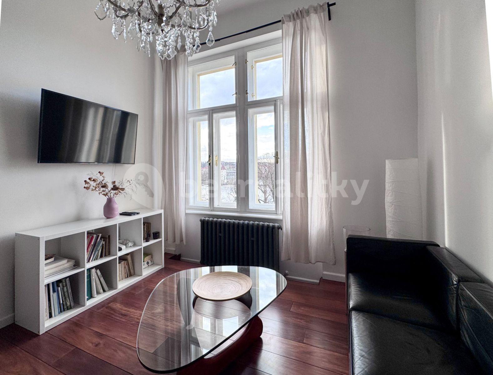 3 bedroom flat to rent, 80 m², Masarykovo nábřeží, Prague, Prague