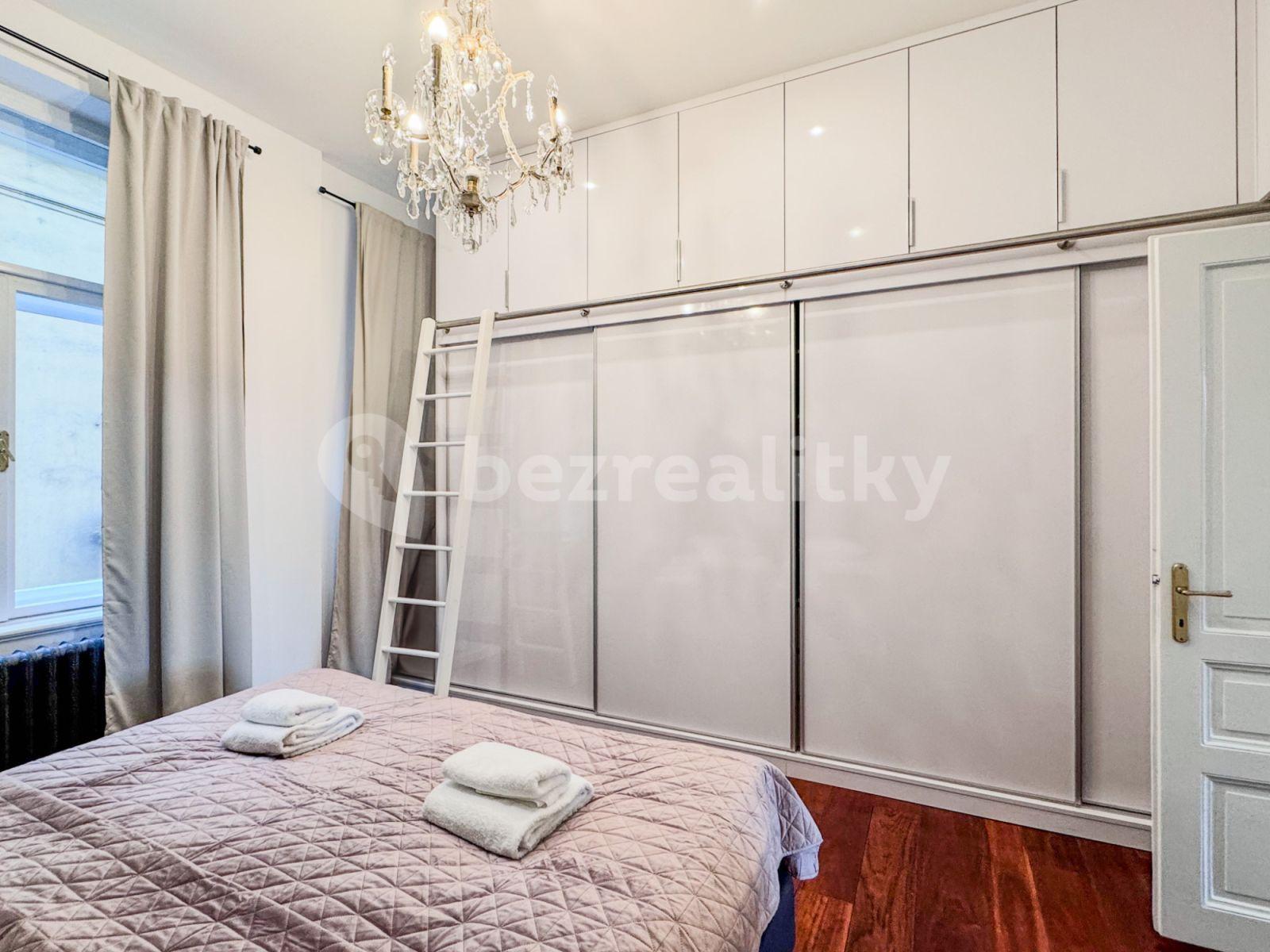 3 bedroom flat to rent, 80 m², Masarykovo nábřeží, Prague, Prague