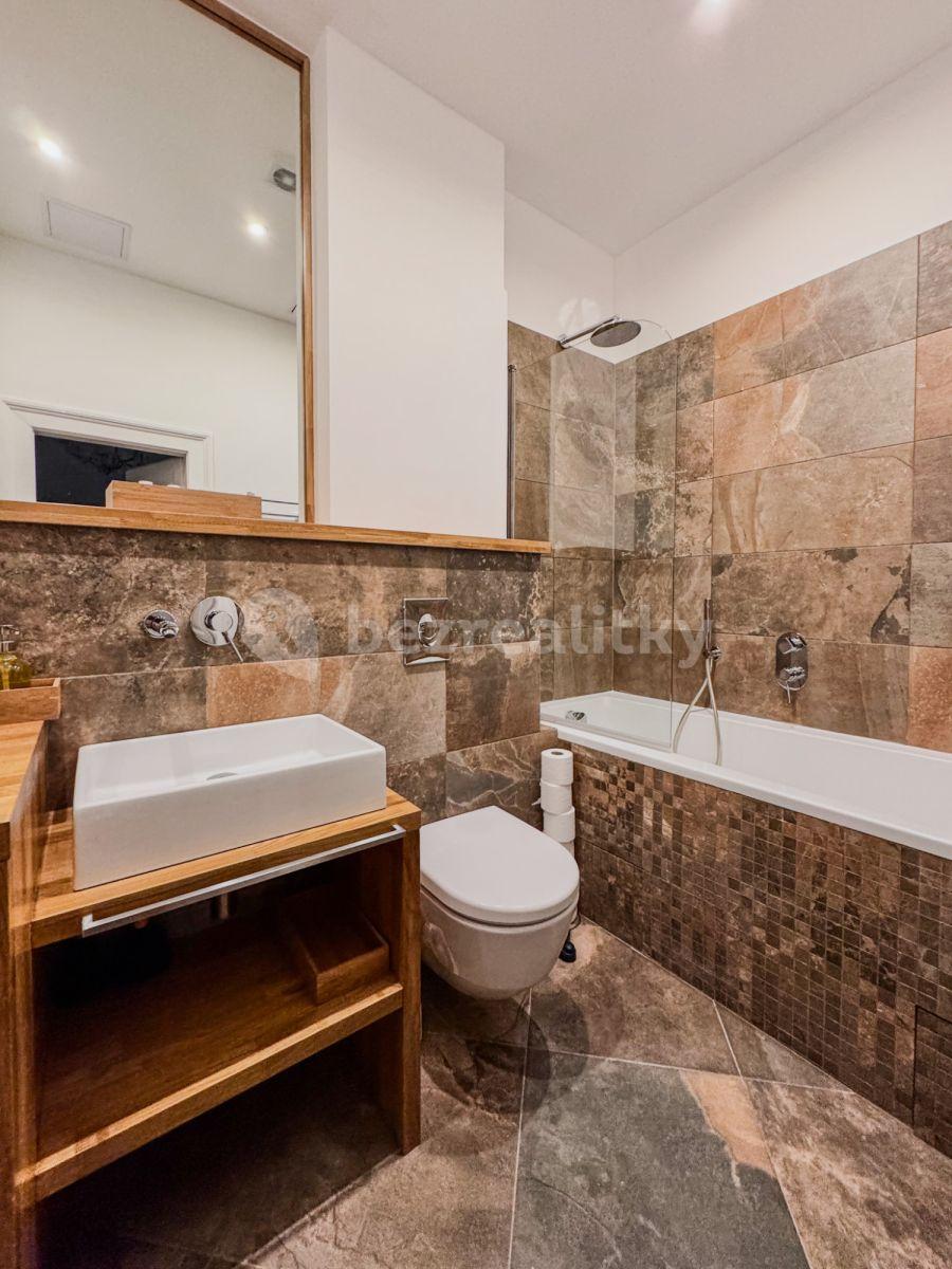 3 bedroom flat to rent, 80 m², Masarykovo nábřeží, Prague, Prague