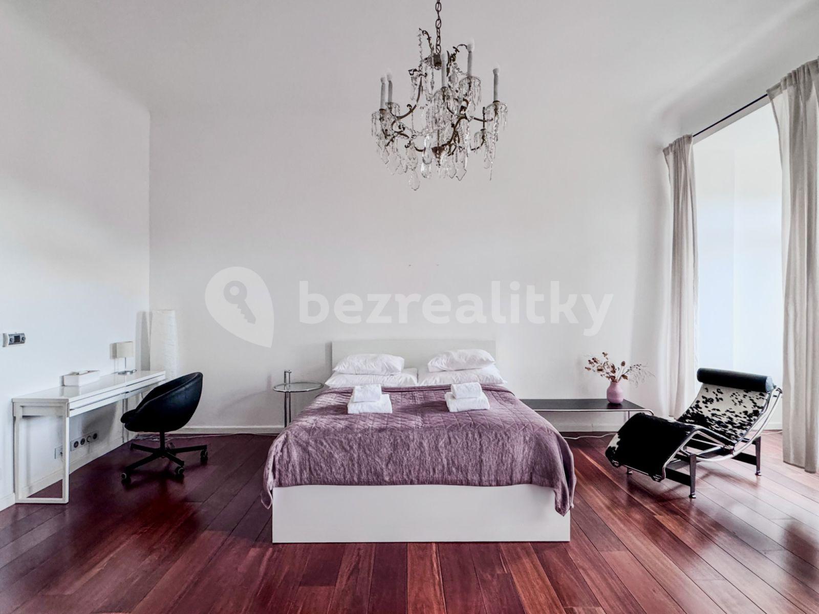 3 bedroom flat to rent, 80 m², Masarykovo nábřeží, Prague, Prague